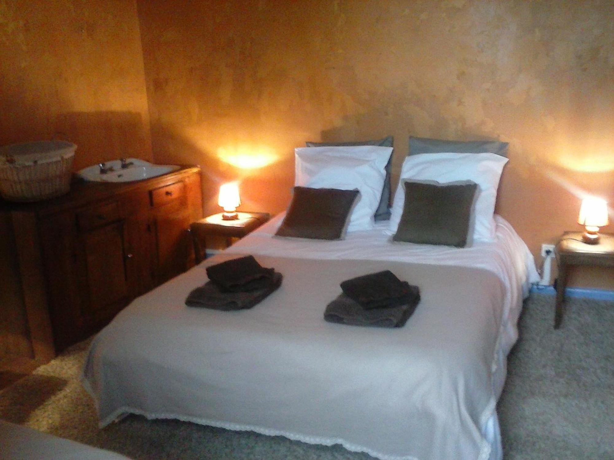Les Gites Du Couvent Alternatif Camlez Room photo