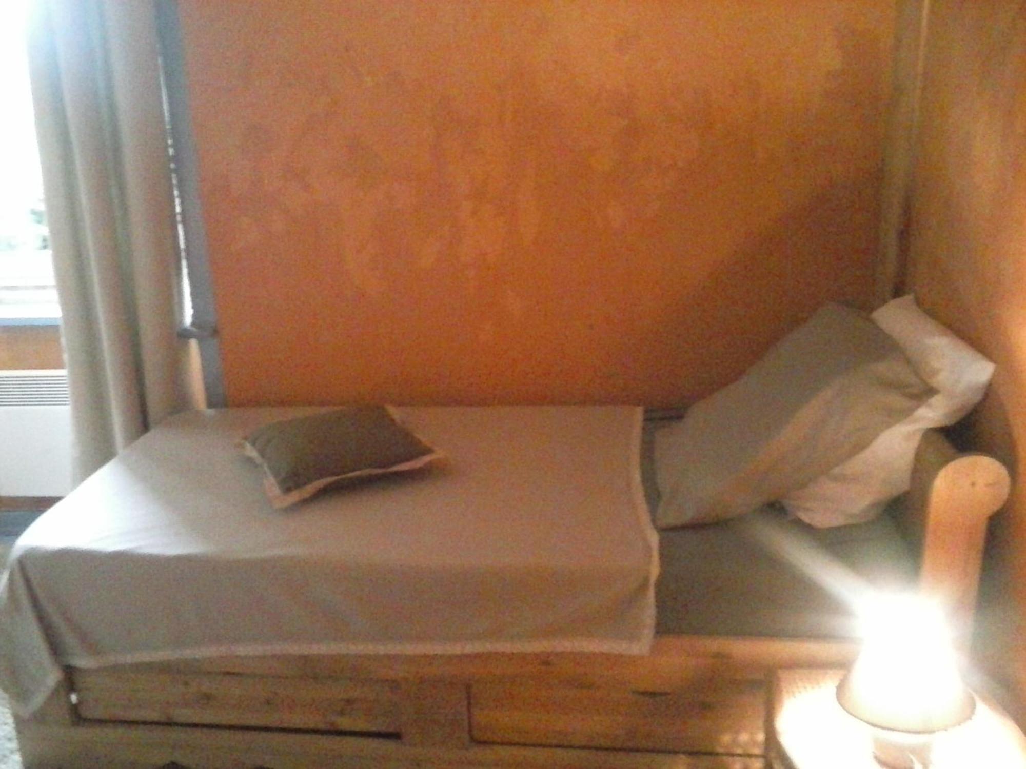 Les Gites Du Couvent Alternatif Camlez Room photo